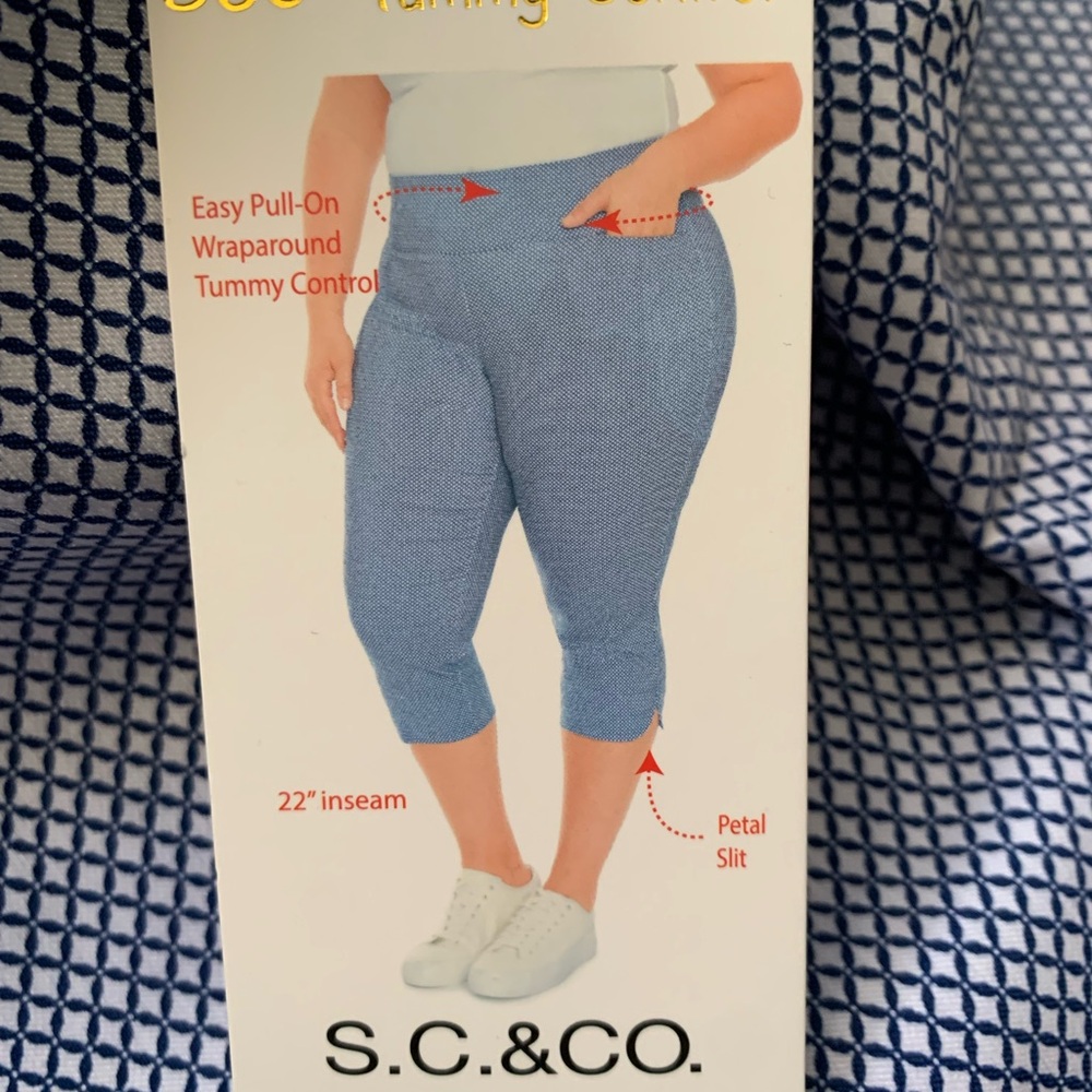 New S.C. & CO. Pants Adult Size 12, 8 Blue Geo 360 Tummy Control Capri Pants